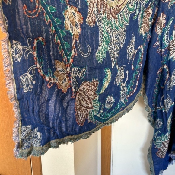 Chicos kimono, one size blue floral Kraft on wrap jacquard 100% viscose - Picture 4 of 7